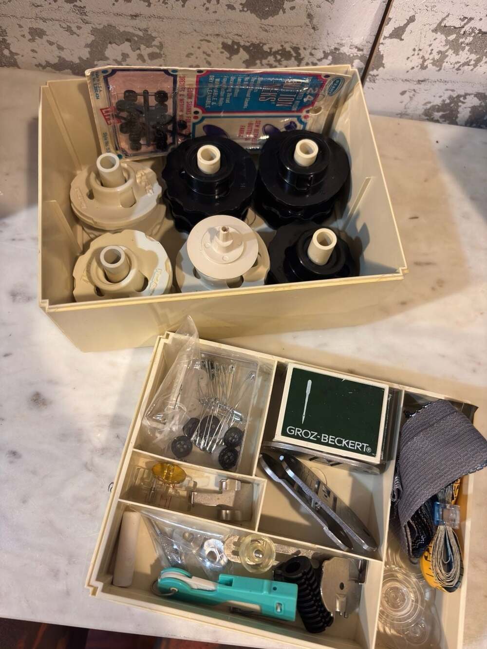 VTG Singer Touch&Sew Machine Box w Flexi-Stitch Cams &Bobbin& plates